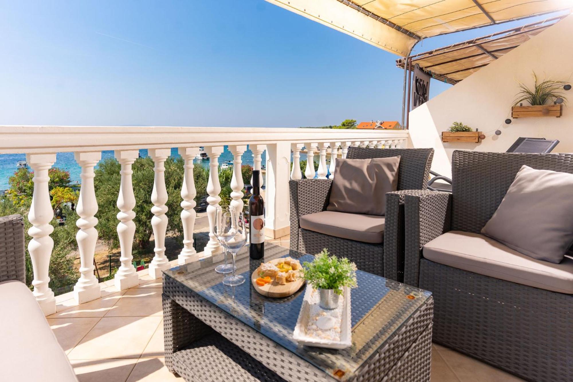 Apartman Petra S Pogledom Na More Banjol Dış mekan fotoğraf