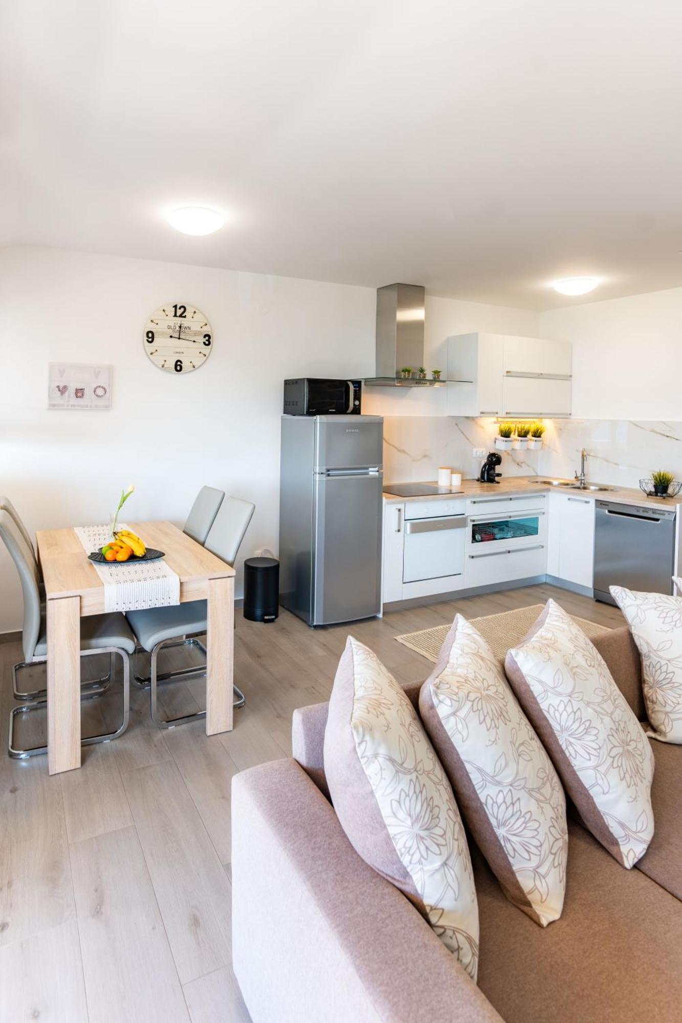 Apartman Petra S Pogledom Na More Banjol Dış mekan fotoğraf